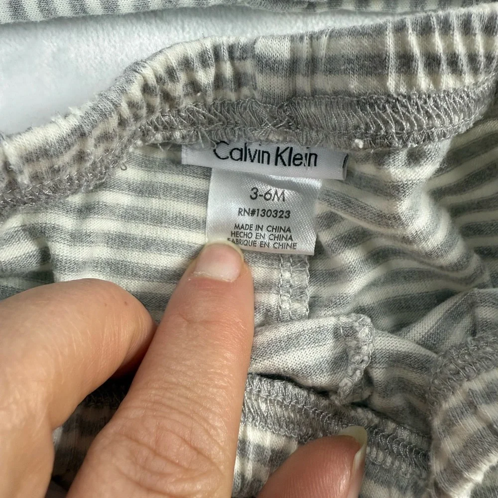 Calvin Klein‎ 2 Piece Gray Pajama Set with Polka Dots and Stripes 3-6M